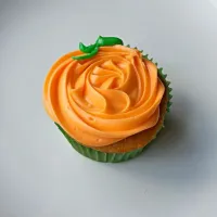 pumpkin cupcakes with cream cheese buttercream|Allie Sanfordさん