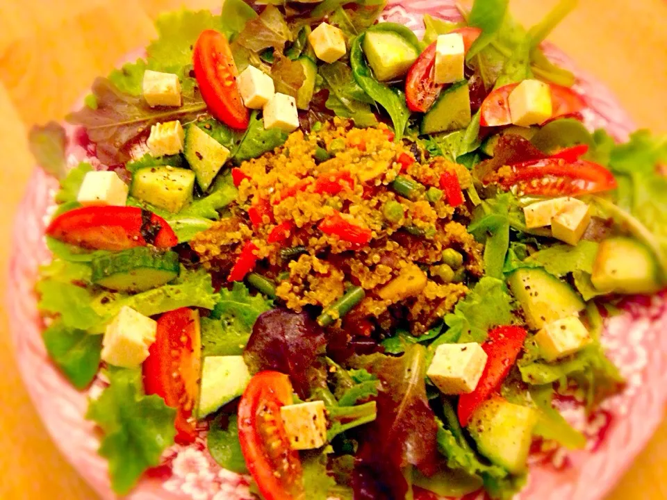 Snapdishの料理写真:Curried quinoa & veg. with fresh salad!|Nasさん