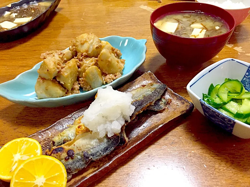 サンマのカリカリ焼き&里芋と豚挽肉のオイスターソース煮|さんだーさん