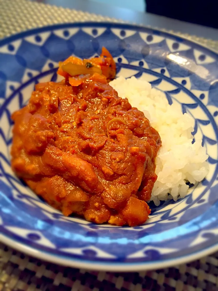 我が家の人気メニュー❤ ホールトマト缶で煮込むだけでお店のカレー✨|eriさん