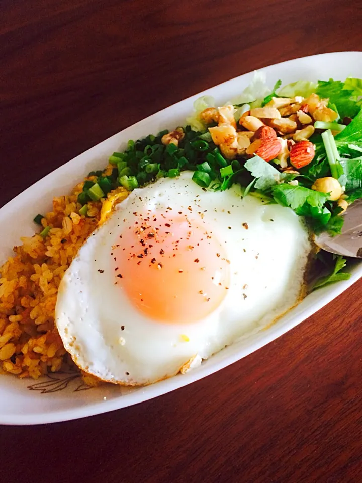 Snapdishの料理写真:エスニックな炒飯を香味野菜たっぷりで〜🍀|Norikoさん