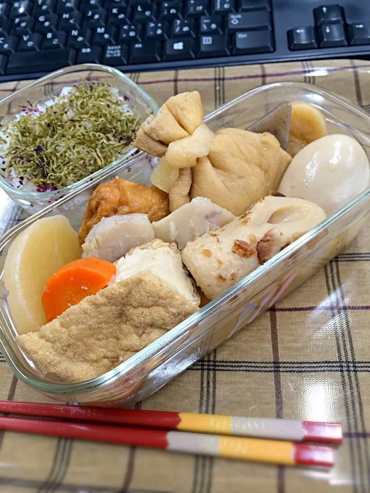 お家のおでん持ち込み弁当〜♪
ご飯に昆布オンはさすが富山w|あまねこ🌿さん