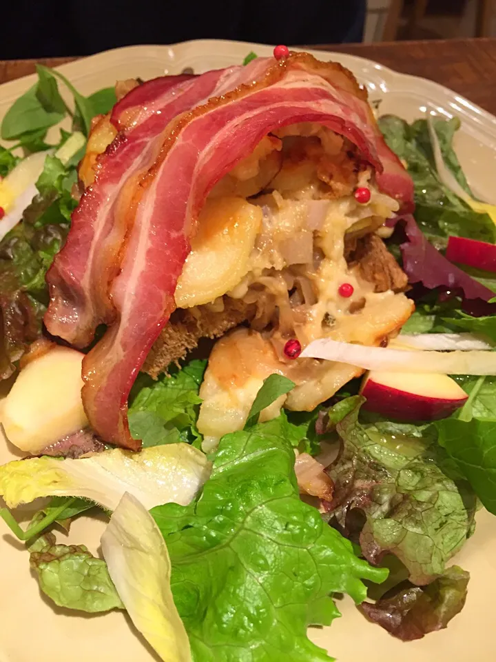 Potato & lotus root anchovy gratin oven sand with Apple chicory salad🎄|Yayoweさん