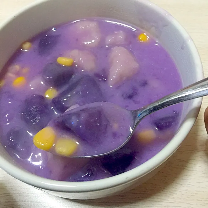 Snapdishの料理写真:Sato Imo & Murasaki Imo in Sweet coconut milk|meraflorさん