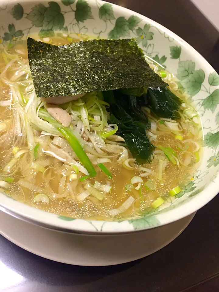 今日も美味いです。楼 の鶏塩ラーメン。ついついバラす。|Mzkさん