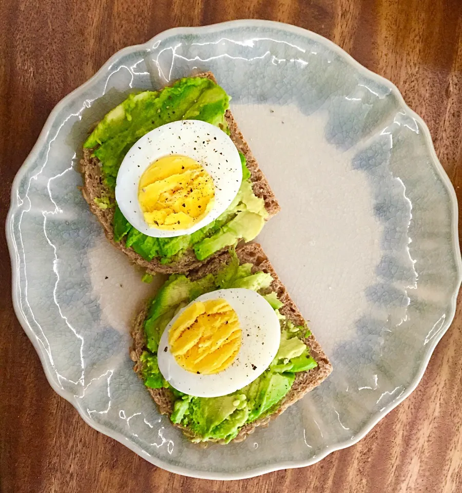 Eggs. Avo. Spelt.|Safiraさん