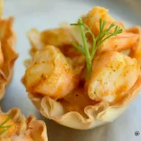 spicy Jumbo shrimps on fried wonton cups|hongmaiさん