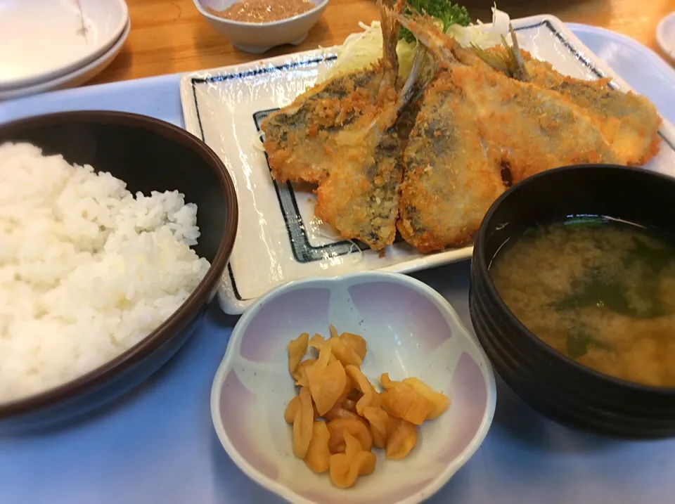 今朝は、鯵フライ定食😋|アライさんさん