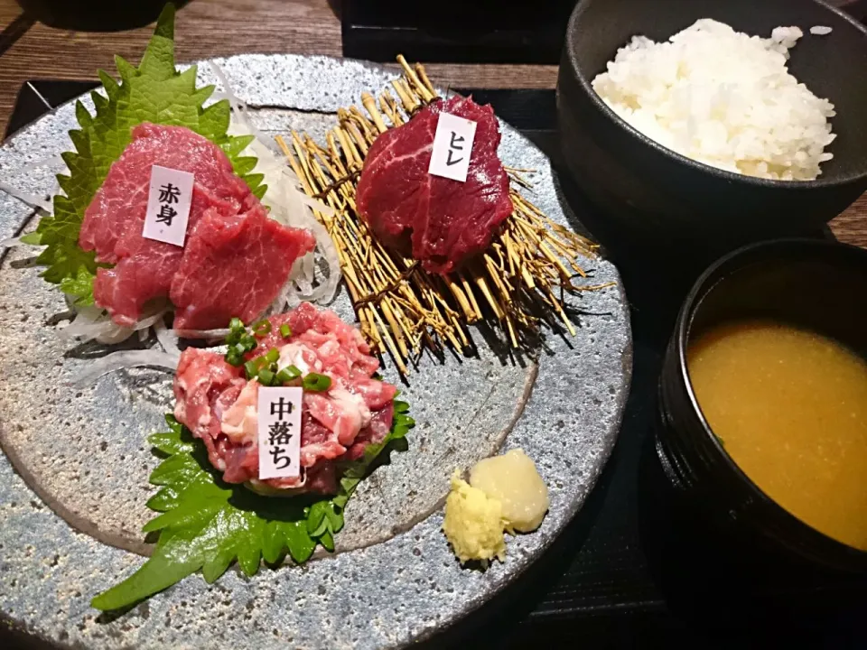 Snapdishの料理写真:馬刺ランチ♪|harumiさん