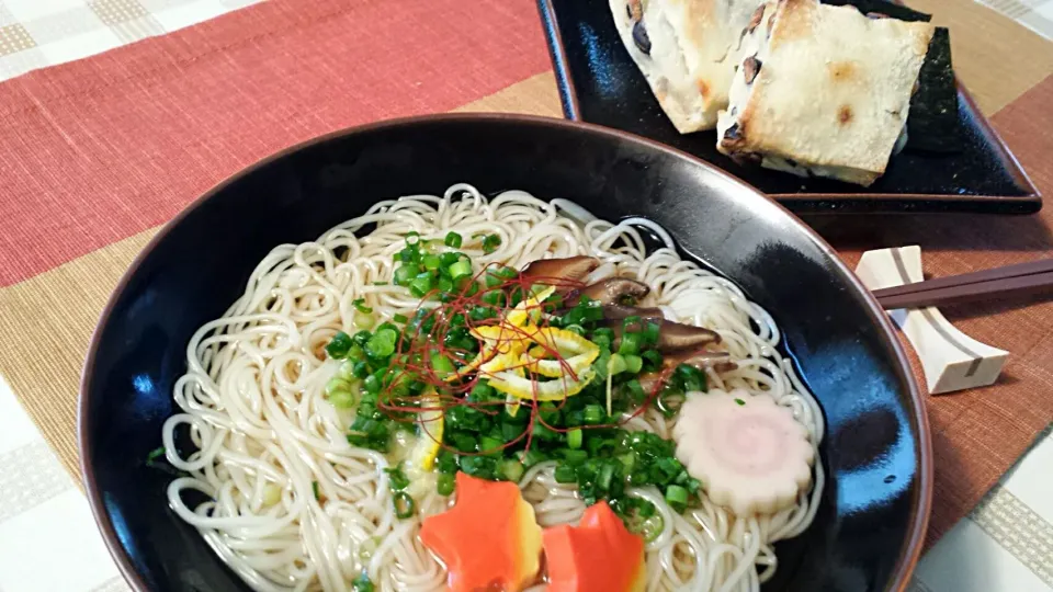 越中砺波大門素麺をにゅうめんで & 丹波黒豆入り焼き豆餅|おちゃわんさん