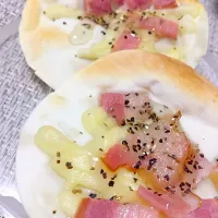 餃子の皮でミニピザ風♡|さっちさん