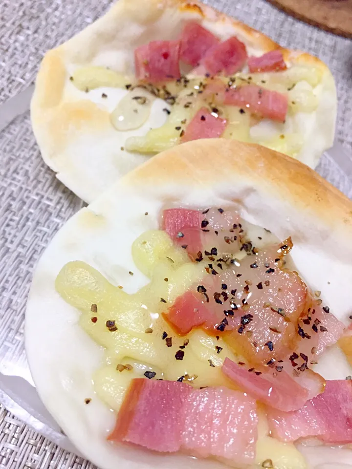 Snapdishの料理写真:餃子の皮でミニピザ風♡|さっちさん