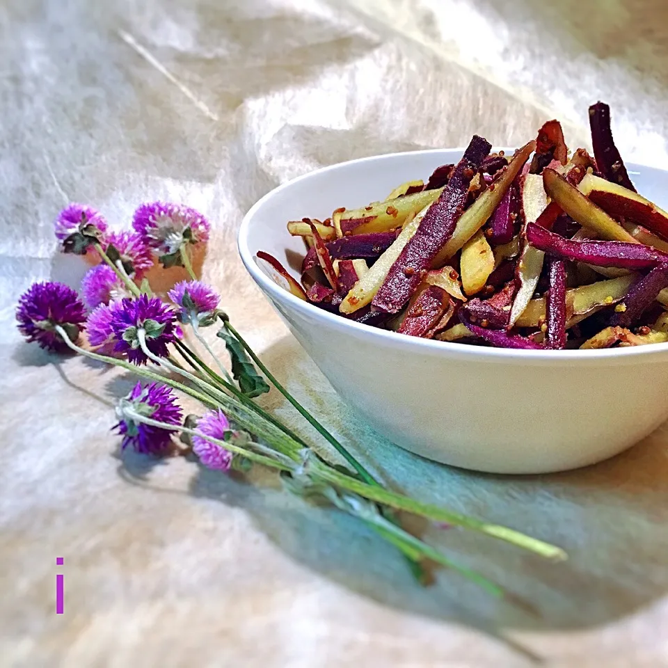 きんとん作成時に出たさつま芋の皮を利用した🍠マヨハニーマスタード炒め 【Two types of sweet potato skin, sauteed w/ mayonnaise, honey and mustard】|izoomさん