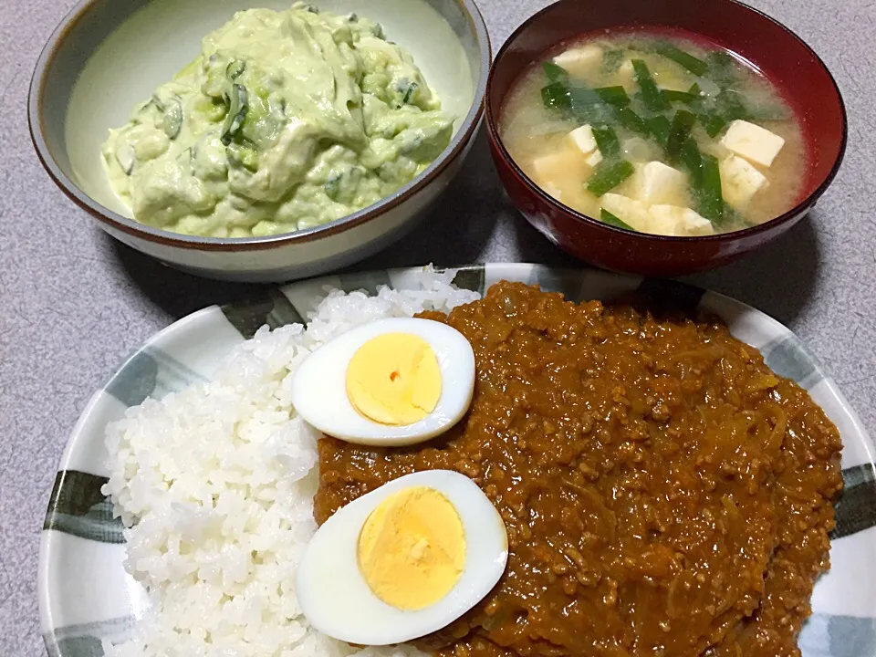 すりリンゴすり人参玉葱挽肉はちみつカレー、豆腐ニラ味噌汁、アボガドポテサラ|ms903さん