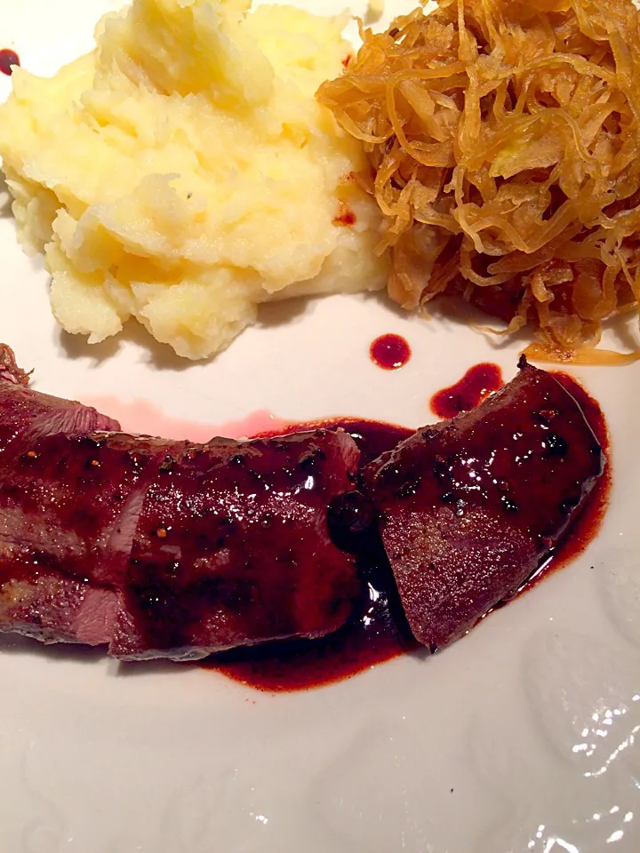 Filet of hare with apple syrup Sauerkraut and parsnip/potato mash|Johan van de Beekさん