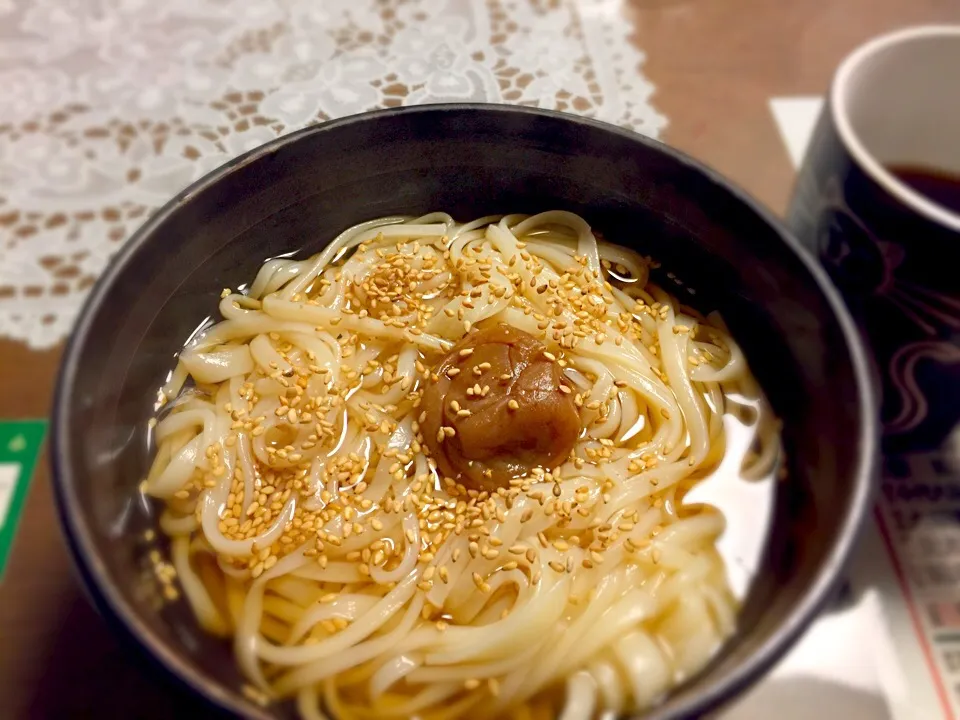 Snapdishの料理写真:朝早くから梅うどん作っていただきました。金沢、雨だけど寒くないです。あと2時間ほどでスタート！|うきさん