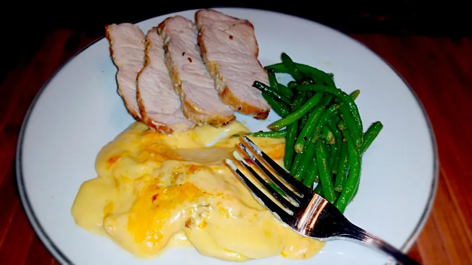 pork loin with scalloped potatoes and green beans|jourdanさん