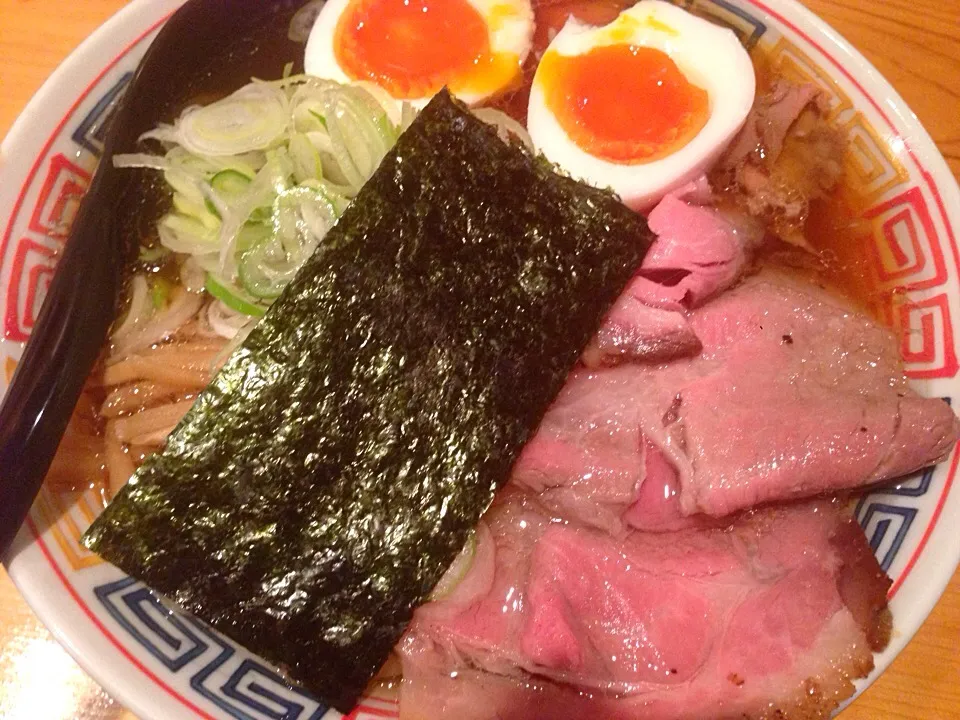 Snapdishの料理写真:105 肉増し醤油ラーメン @麺ハウス こもれ美|タカパパさん