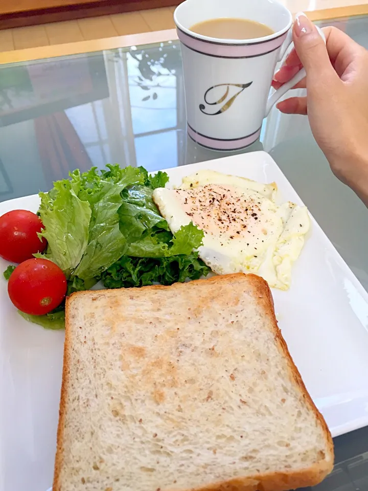 朝ごはん〜 妊娠糖尿病対策で全粒粉パン😋|Tomomi Booさん