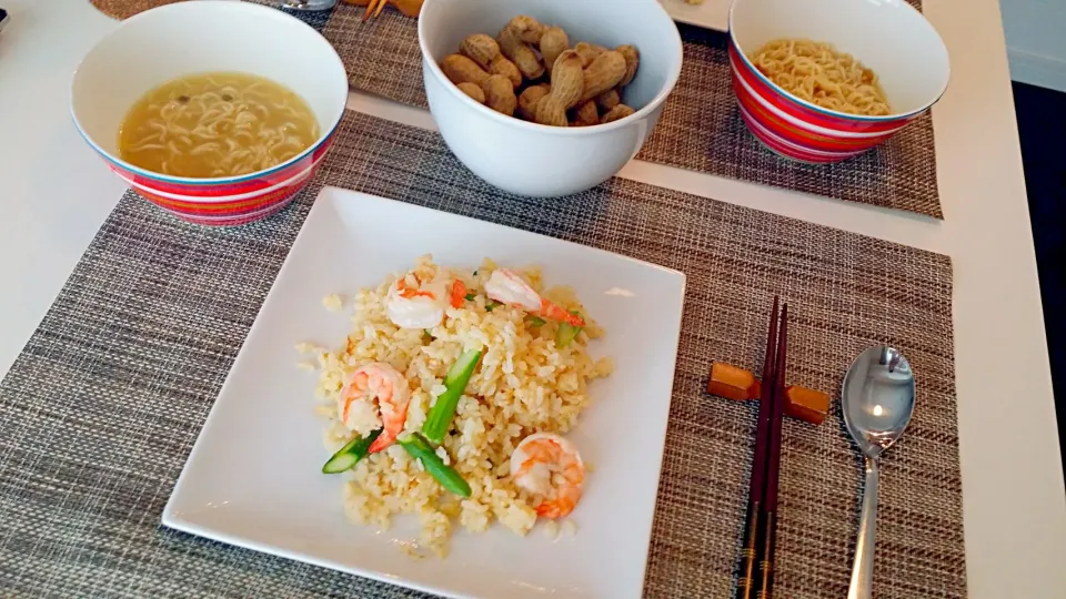 今日の昼食　塩こうじ入り黄金炒飯、スリランカで購入したヌードル、ゆで落花生|pinknari🐰🌈さん