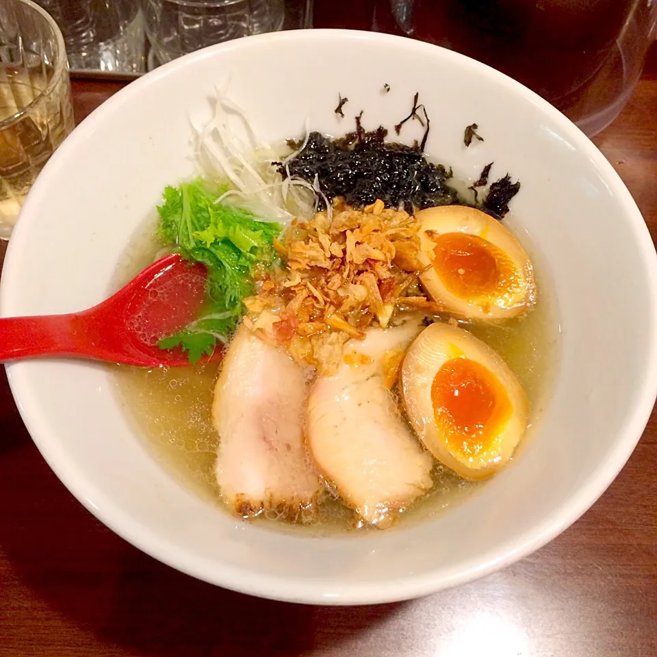 Snapdishの料理写真:神戸みなとやの塩ラーメン|なほさん