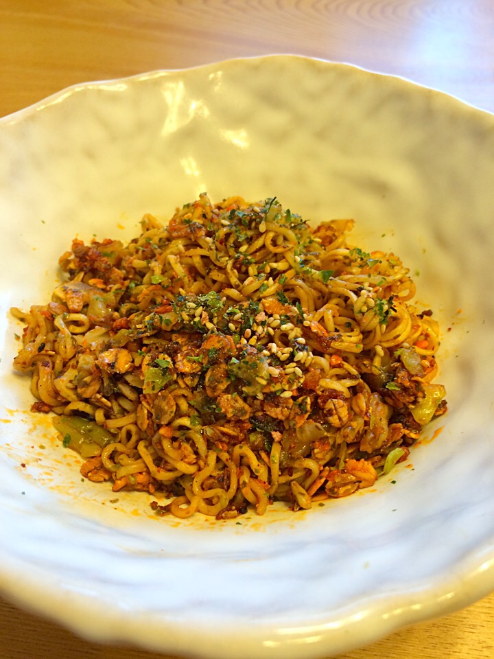 ペヤングで作った汁無し担々麺