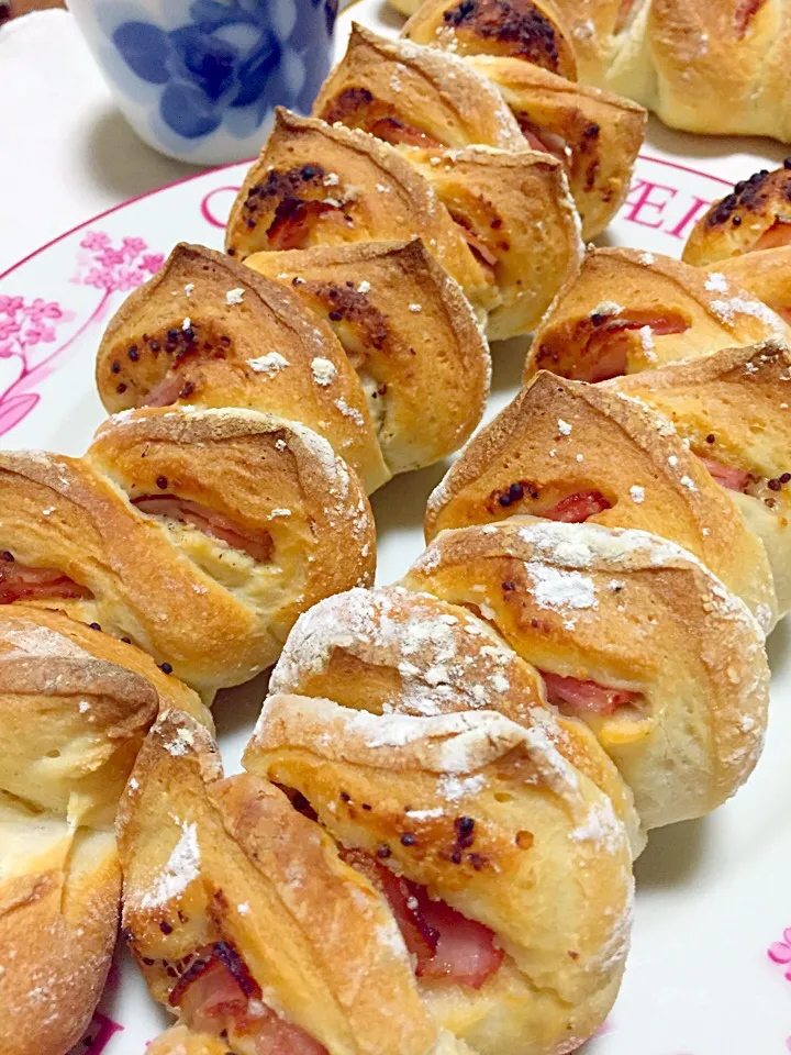 ベーコンエピ✨焼きました‼︎^ - ^|cafebobさん