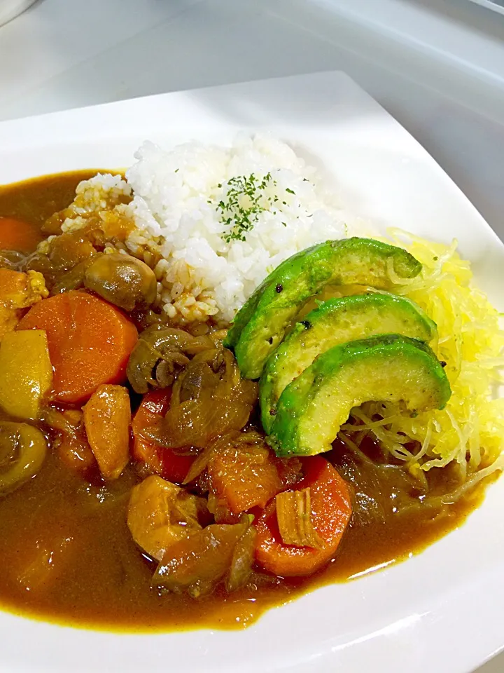 チキンとマッシュルームとズッキーニカレー
そうめんかぼちゃとコンニャク米でヘルシーに|Mayumi Konishiさん