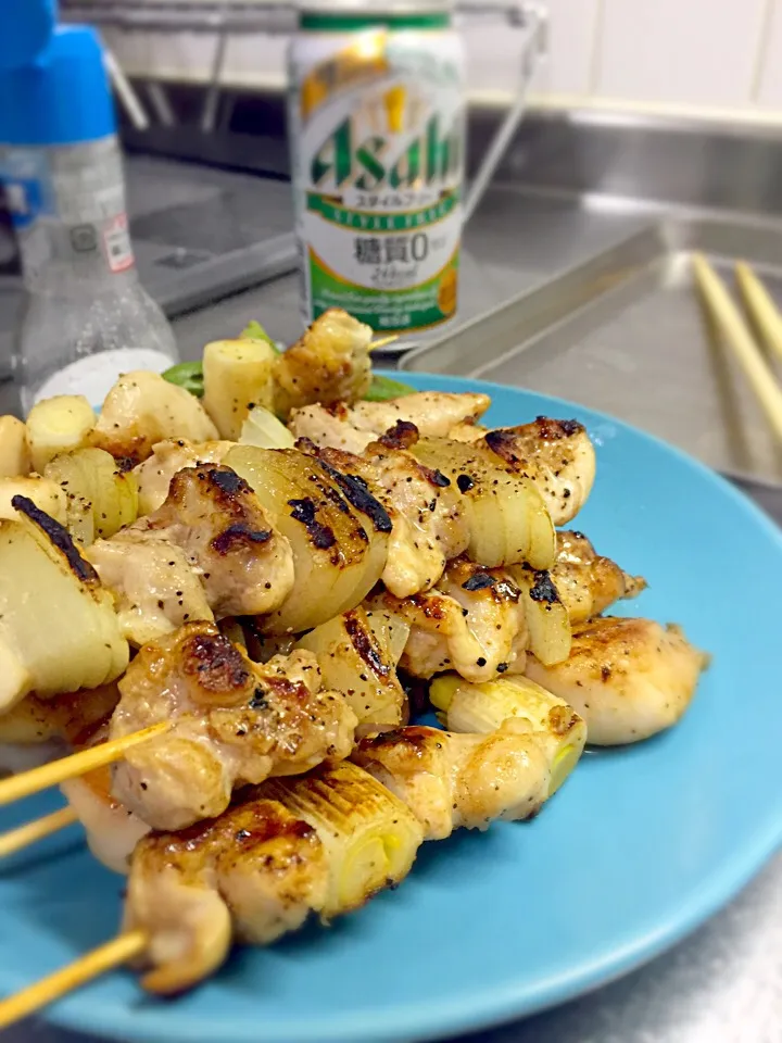 我が家のシェフの焼き鳥!!ネギじゃなく玉ねぎがうまーい!!|eriさん