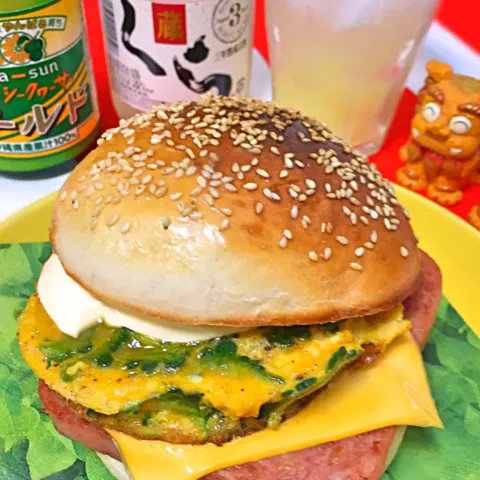 「琉球泡盛「くら」 三年熟成古酒 25度」を使ってみたSnapdishの料理・レシピ写真:🍔ぬーやるバーガー @ ジェフ沖縄【再現】&  くらトニック🍹