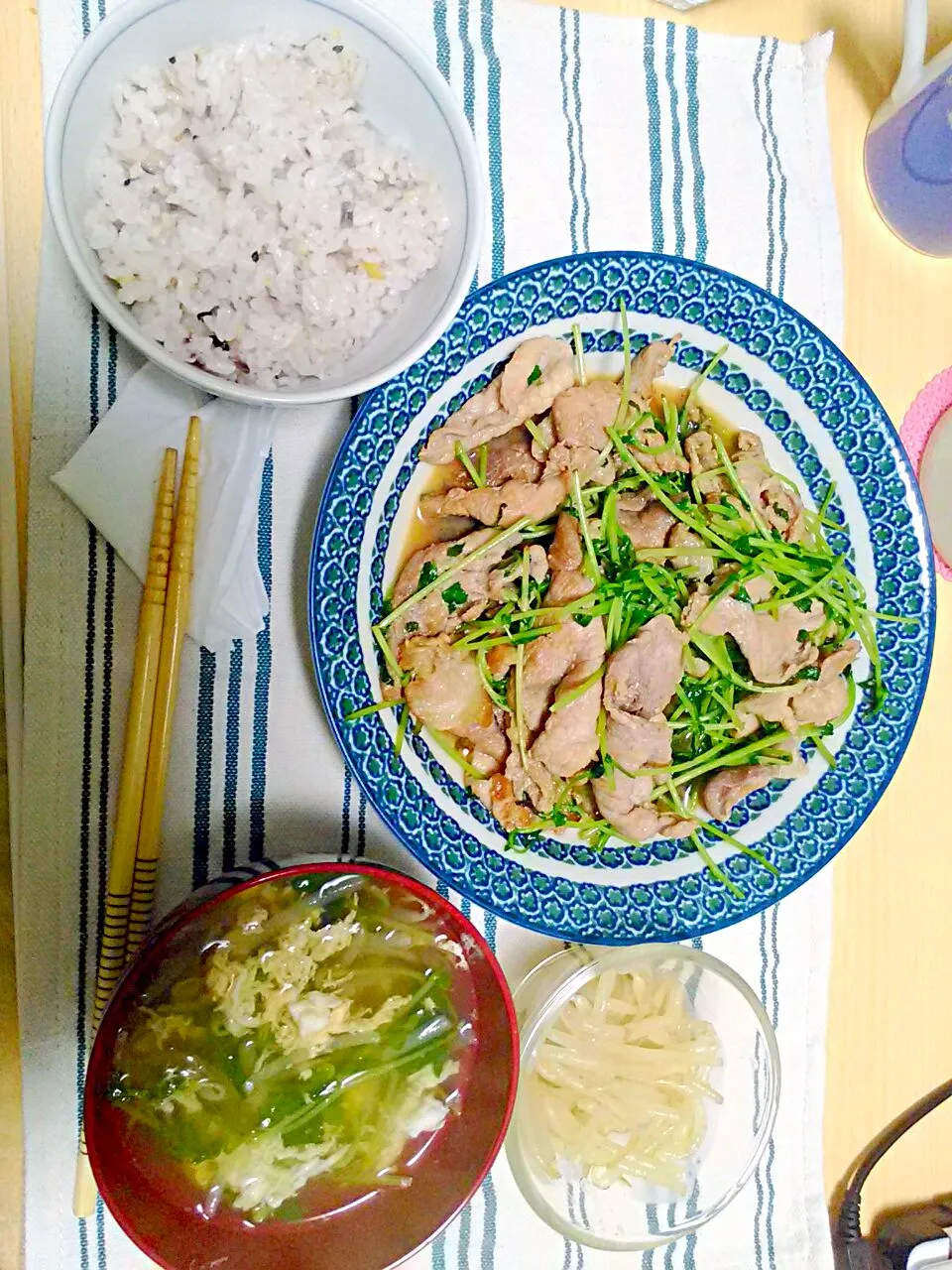 豆苗と味付け豚肉の炒め物
もやしと豆苗の卵スープ
もやしのナムル
雑穀ご飯|はづきさん