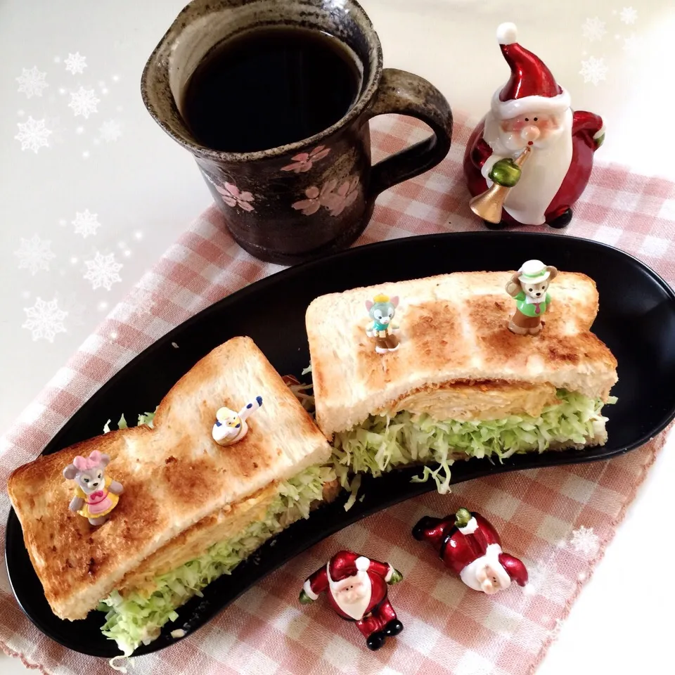 Snapdishの料理写真:鶏そぼろ入りクリームチーズ&卵焼き❤︎トーストサンド|Makinsさん