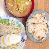 Snapdishの料理写真:栗ご飯、味噌汁、サラダ|神龍さん