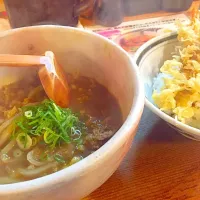 Snapdishの料理写真:徳正のカレーうどん。脇役の天丼が最高に美味しかった！|Masao Arikiさん