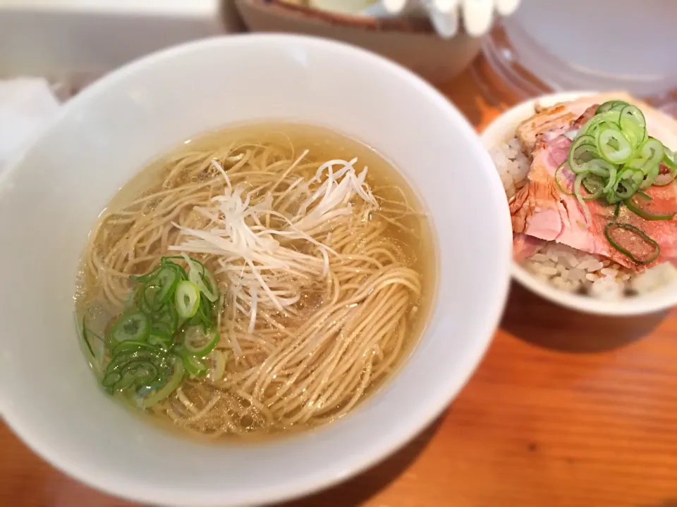 Snapdishの料理写真:らーめん芝浜@桐生。朝だからこそ食べたいラーメンがここにある！|ウトスさん