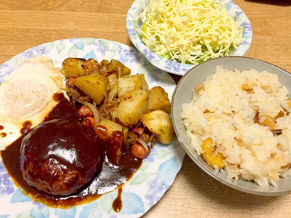 Snapdishの料理写真:ジャーマンポテトとデミグラスハンバーグと目玉焼き、栗ご飯、サラダ|神龍さん