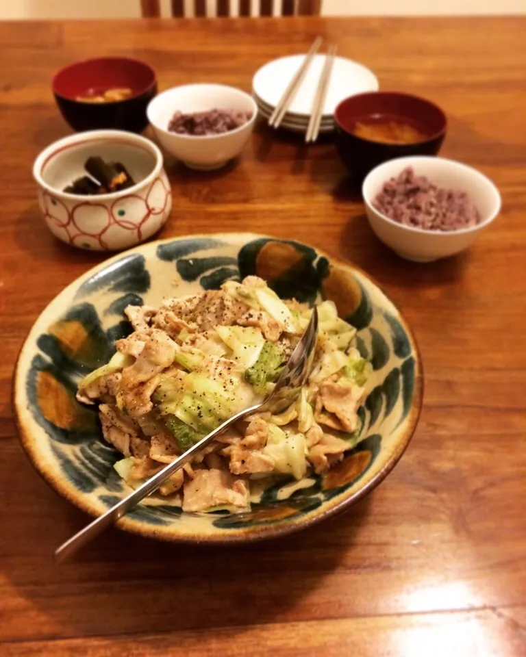 Stir fried pork belly and cabbage with thick tahini sauce 豚バラキャベツのとろみ炒め|Yuka Nakataさん