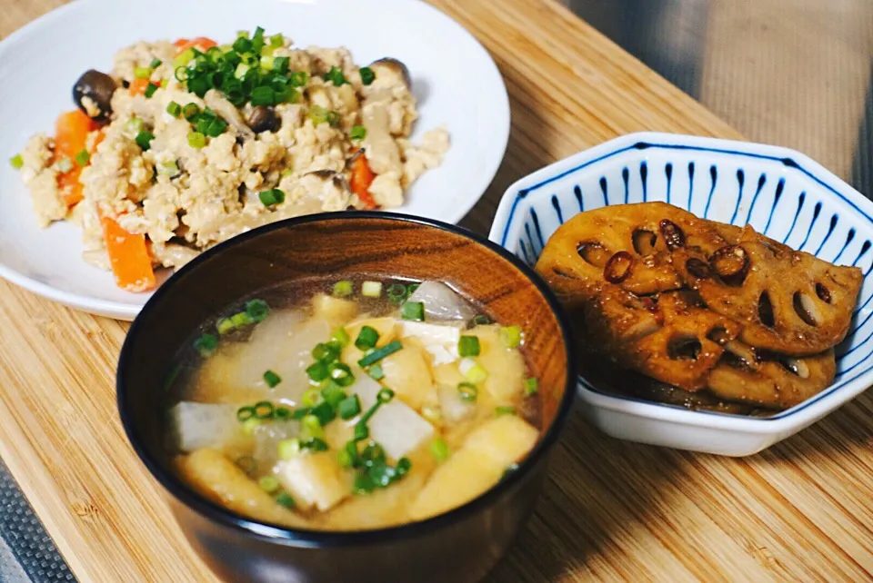 豆腐と豚ひき肉のうま煮
レンコンのきんぴら
大根と油揚げの味噌汁|ケノービさん