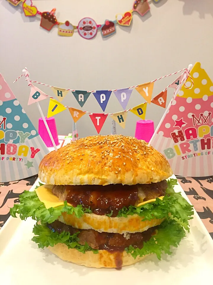 お誕生日ビックバーガー|satominさん