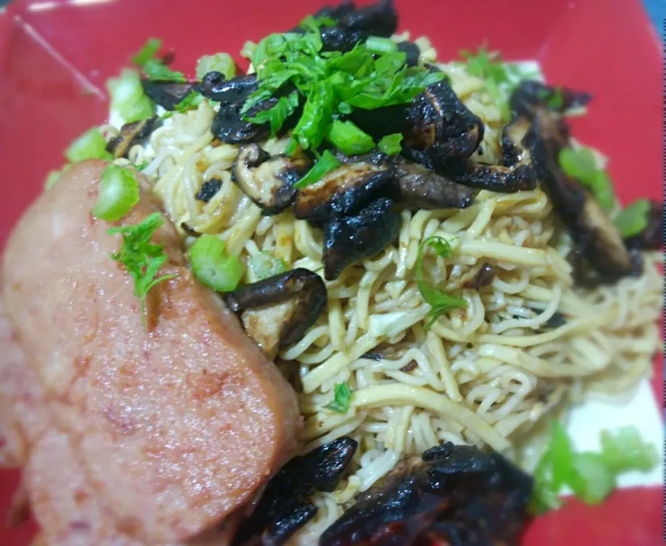 Snapdishの料理写真:Sarawak Kolo Mushroom Mee|Tony J-Kayさん