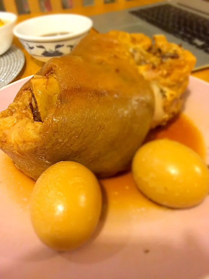 pork knuckle in soy sauce|Cook from Londonさん