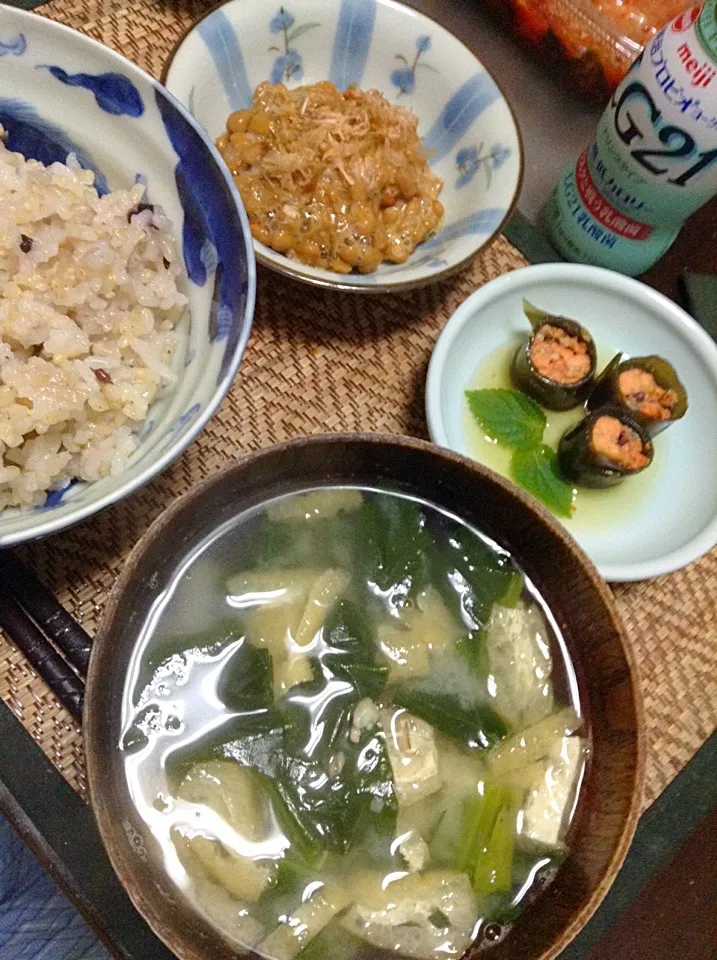 納豆＆鮭の昆布巻き＆わかめの味噌汁|まぐろさん