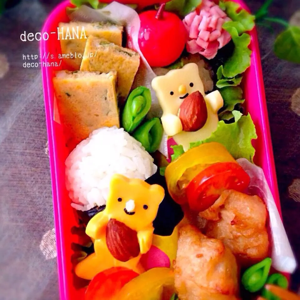 Snapdishの料理写真:抱っこくまクッキー型を使ったチーズくまちゃん弁当|さとみ (satomi_foodart)さん