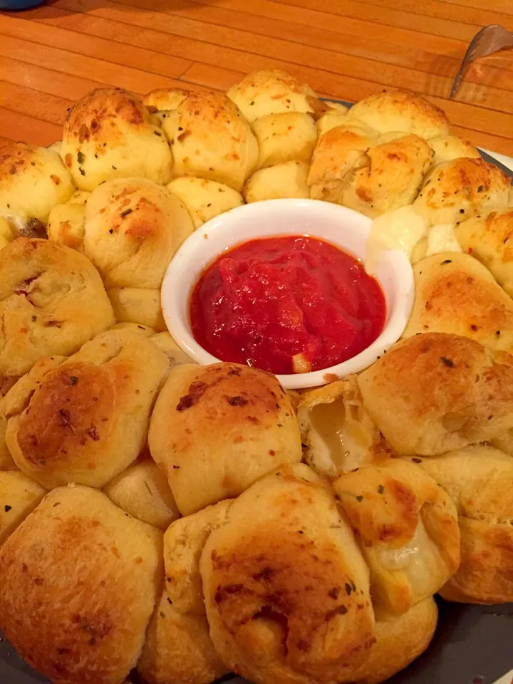 Homemade pizza dough, stuffed with mozzarella and pepperoni rolled and brushed with roasted garlic butter..|Michele Fortunatiさん