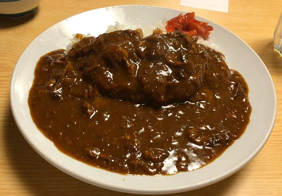 Snapdishの料理写真:メンチカツカレーを頂きました。|momongatomoさん