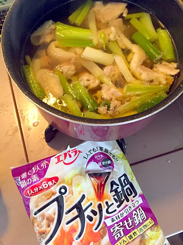 プチっと鍋  寄せ鍋スープが、お蕎麦屋さんのつゆに大変身？  鶏ネギ鍋にお蕎麦で！ #オレペまつり|青山金魚さん