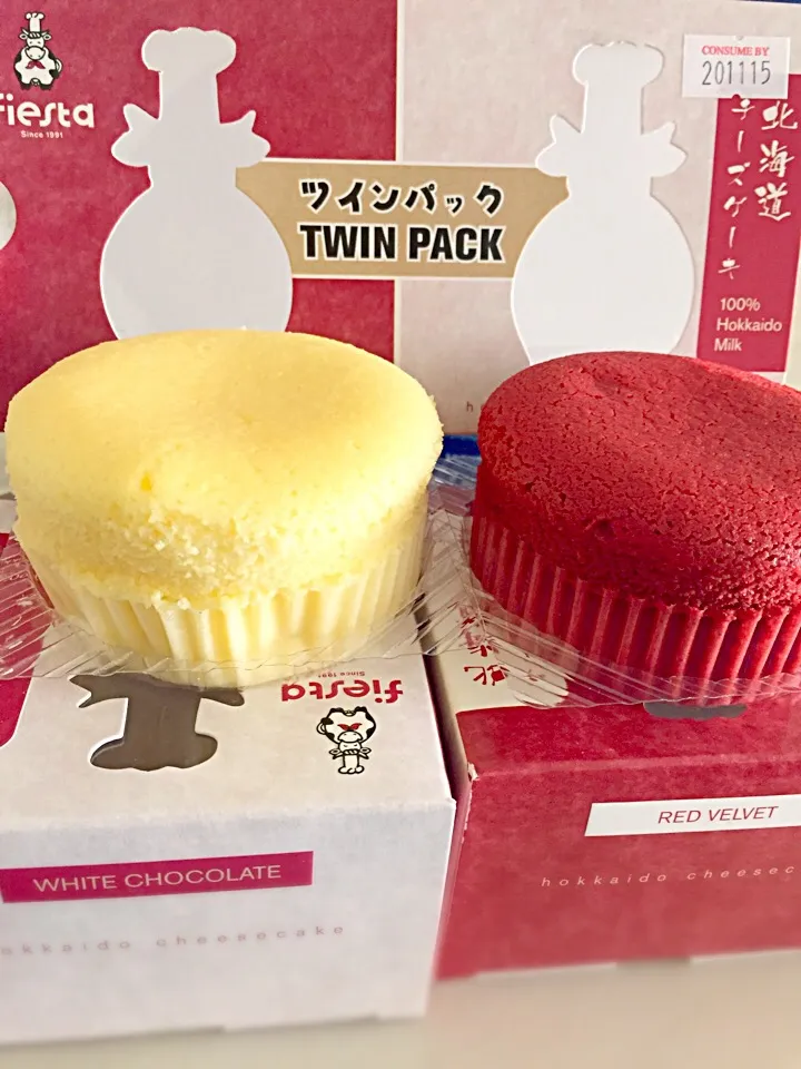 Hokkaido Cheesecakes {white Chocolate & Red Velvet}|Tari's Kitchenさん