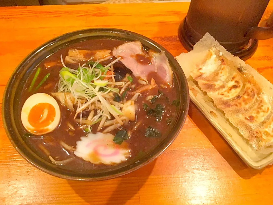 Snapdishの料理写真:黒カムイラーメン|草津の屋台　トタン家さん