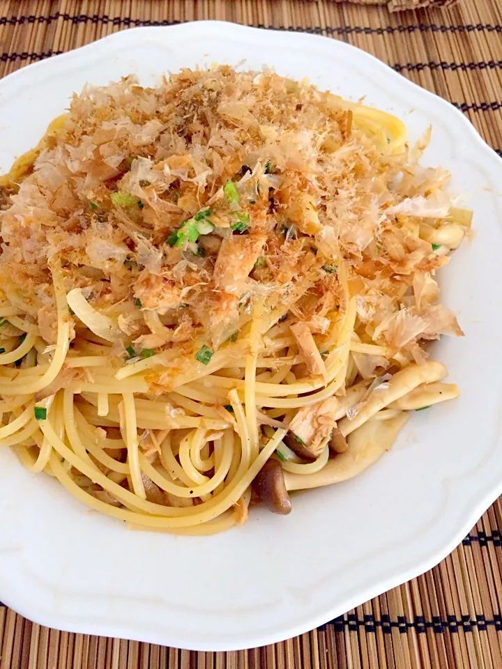 ツナとシメジのにんにく醤油パスタ|まめ子さん