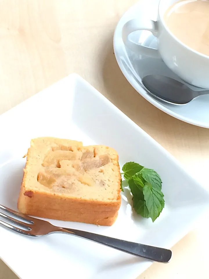 Apple & Sweet White Bean Paste Cake　リンゴと白あんのケーキ　@ 火曜担当、Anego's Cafe！！ #cflat #cafe #OSAKA|心斎橋  C Flat Cafeさん